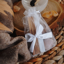 Kép betöltése a galériamegjelenítőbe: Palo santo energizáló ajándékcsomag
