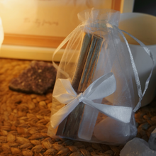 Kép betöltése a galériamegjelenítőbe: Palo santo energizáló ajándékcsomag