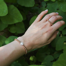 Kép betöltése a galériamegjelenítőbe: "Girlboss" hematit és hegyikristály karkötő