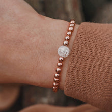 Kép betöltése a galériamegjelenítőbe: "Girlboss" hematit és hegyikristály karkötő