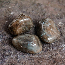 Kép betöltése a galériamegjelenítőbe: Labradorit ásvány marokkő