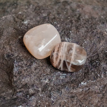Kép betöltése a galériamegjelenítőbe: Holdkő ásvány marokkő