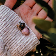 Kép betöltése a galériamegjelenítőbe: Szív alakú rodonit marokkő