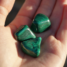Kép betöltése a galériamegjelenítőbe: Malachit marokkő