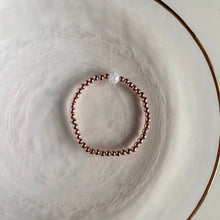 Kép betöltése a galériamegjelenítőbe: "Girlboss" hematit és hegyikristály karkötő