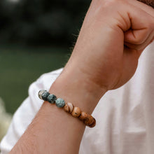 Kép betöltése a galériamegjelenítőbe: "Vissza a gyökereinkhez" fa achát és képjáspis karkötő