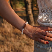 Kép betöltése a galériamegjelenítőbe: "Zen" rudraksha és fehér angelit karkötő